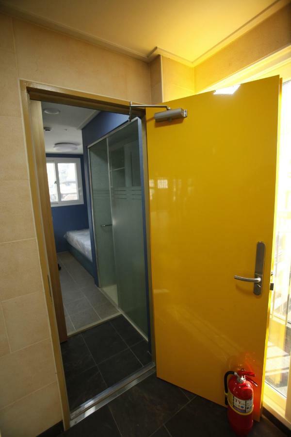 The Core Albergue Seoul Bagian luar foto